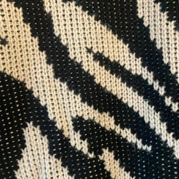 For the Republic Medium black and tan sweater - Picture 4 of 6